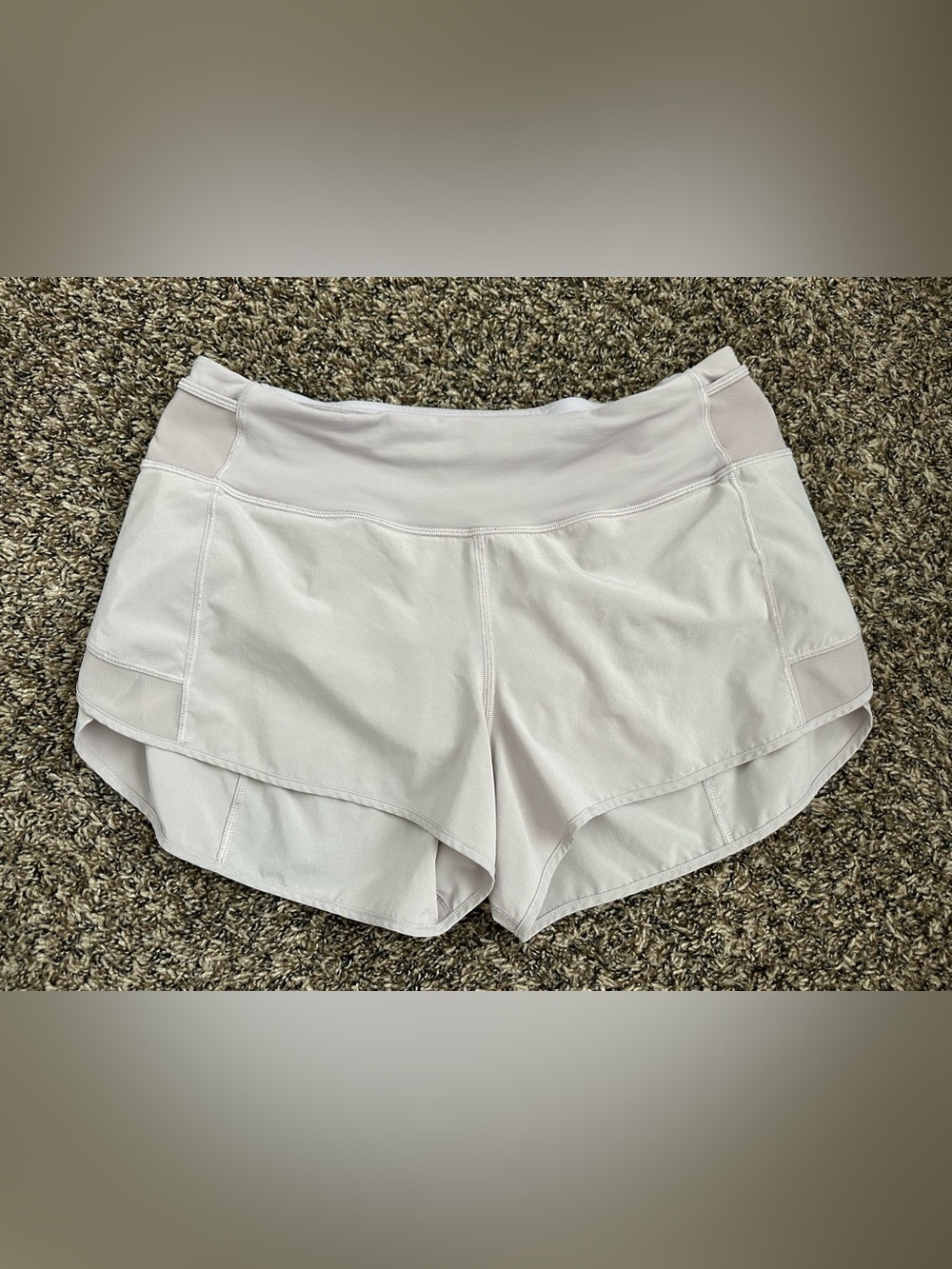 Women’s Lululemon Speed Up Shorts size 8